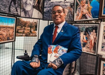 Бразильский художник, рисующий ртом, выпустил свою автобиографию, чтобы поделиться своей историей