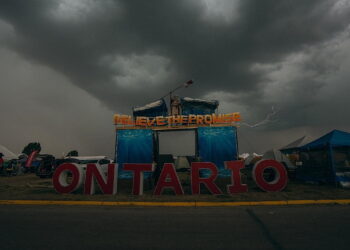 Шторм приостановил работу международного лагеря Следопытов, огорчив некоторых участников