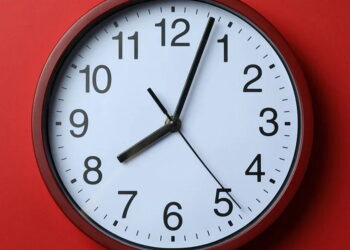 Не забудьте перевести часы на зимнее время 2024