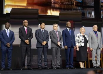 Семь вице-президентов избраны на деловом заседании Генеральной конференции